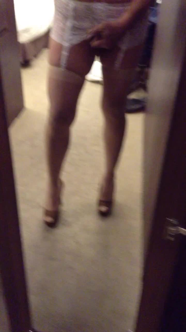 Cumin in stockings and heels