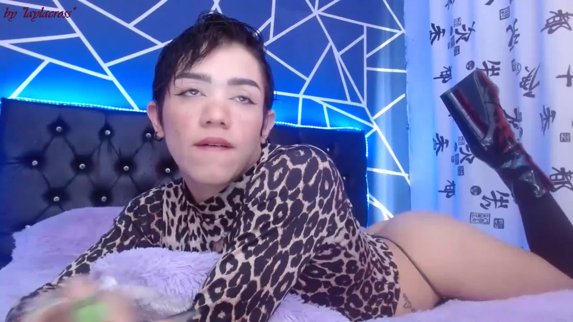 sexy femboy camshow!