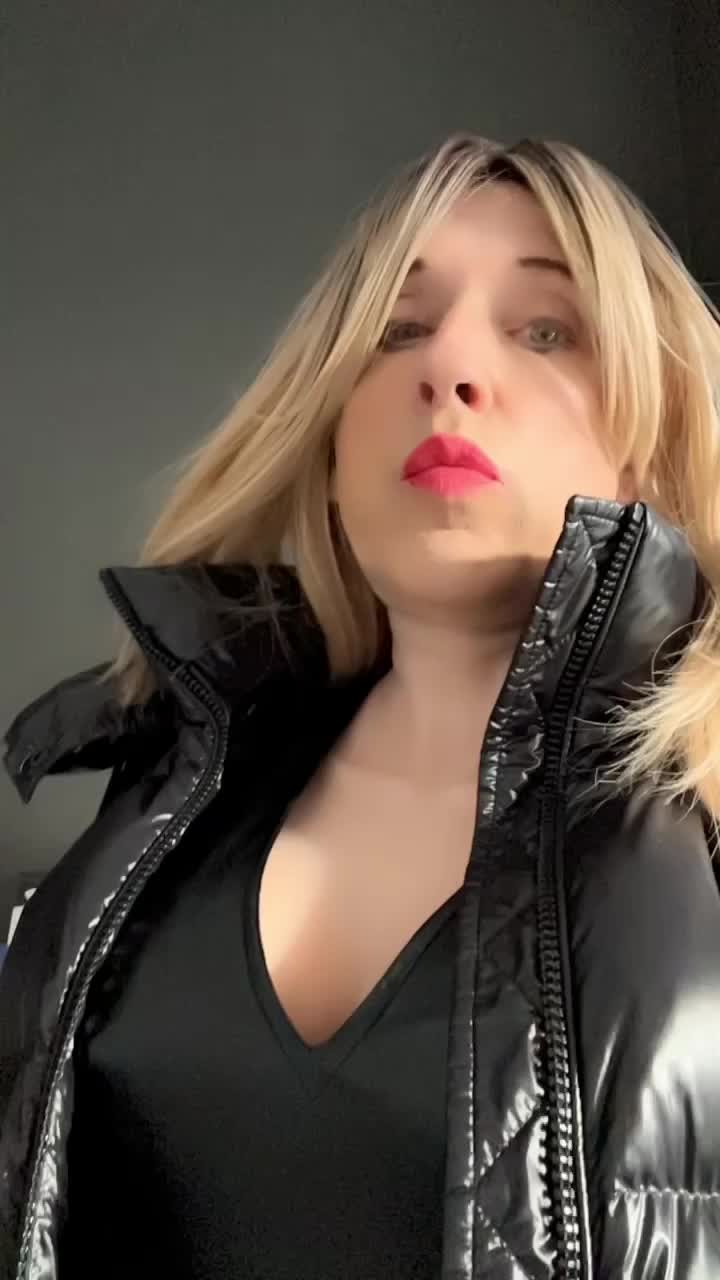 jenyfertrans blonde nympho tgirl